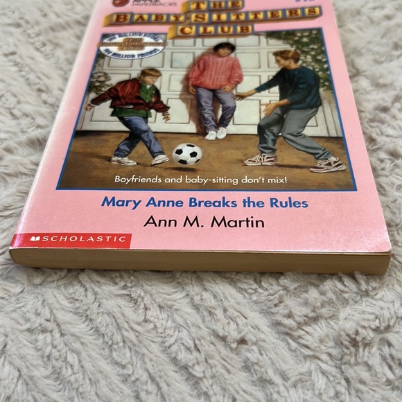 Mary Anne Breaks the Rules (The Baby-Sitters Club #79) paperback book 1994 - Picture 4 of 16